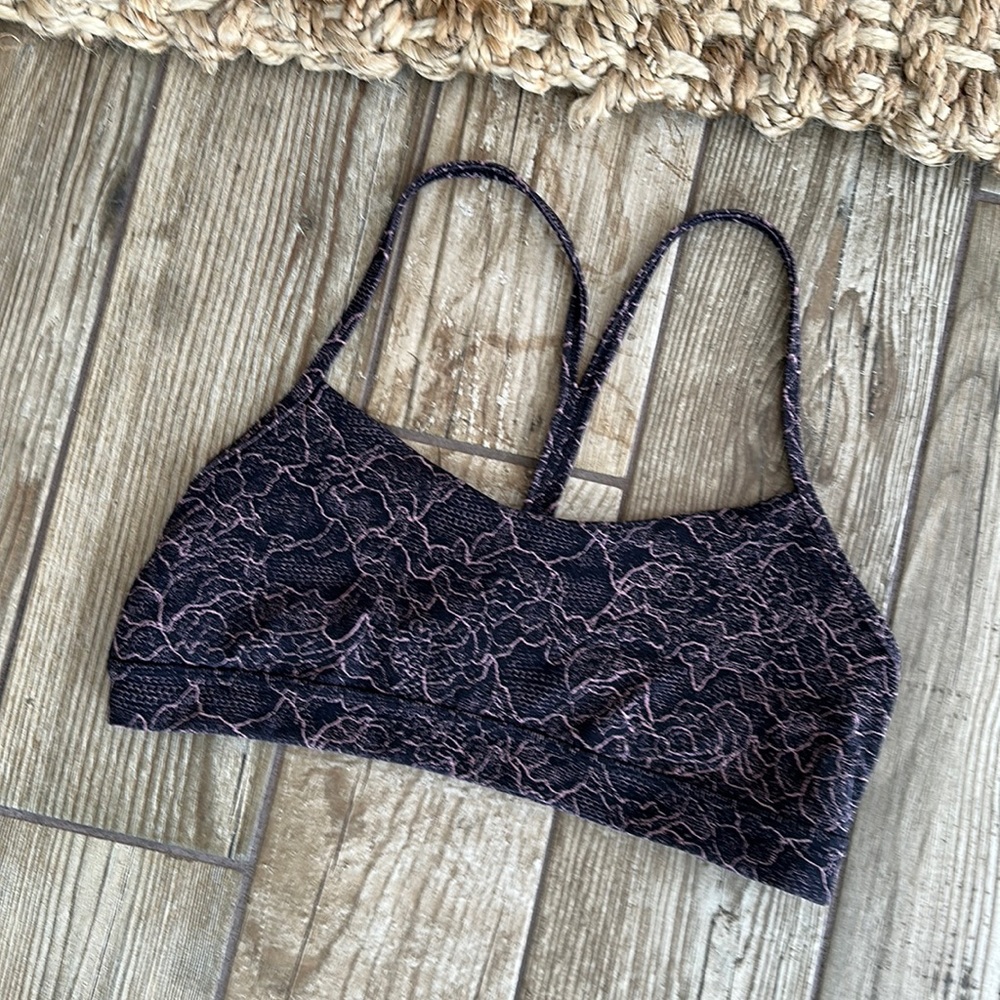 Lululemon sports bra size 10